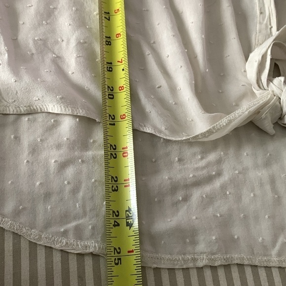 Darling Cream Button Down Blouse Size XL. #360 - Picture 9 of 9